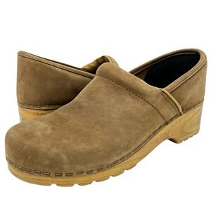 L.L. Bean Gold Textured Surface